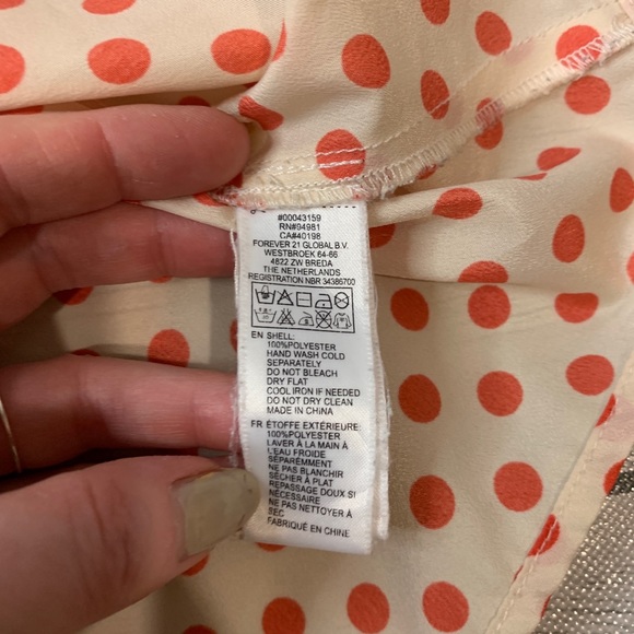 Forever 21 Women's Shirt Size M Cream & Pink Polka Dots Button Down Blouse Belt - Picture 7 of 10